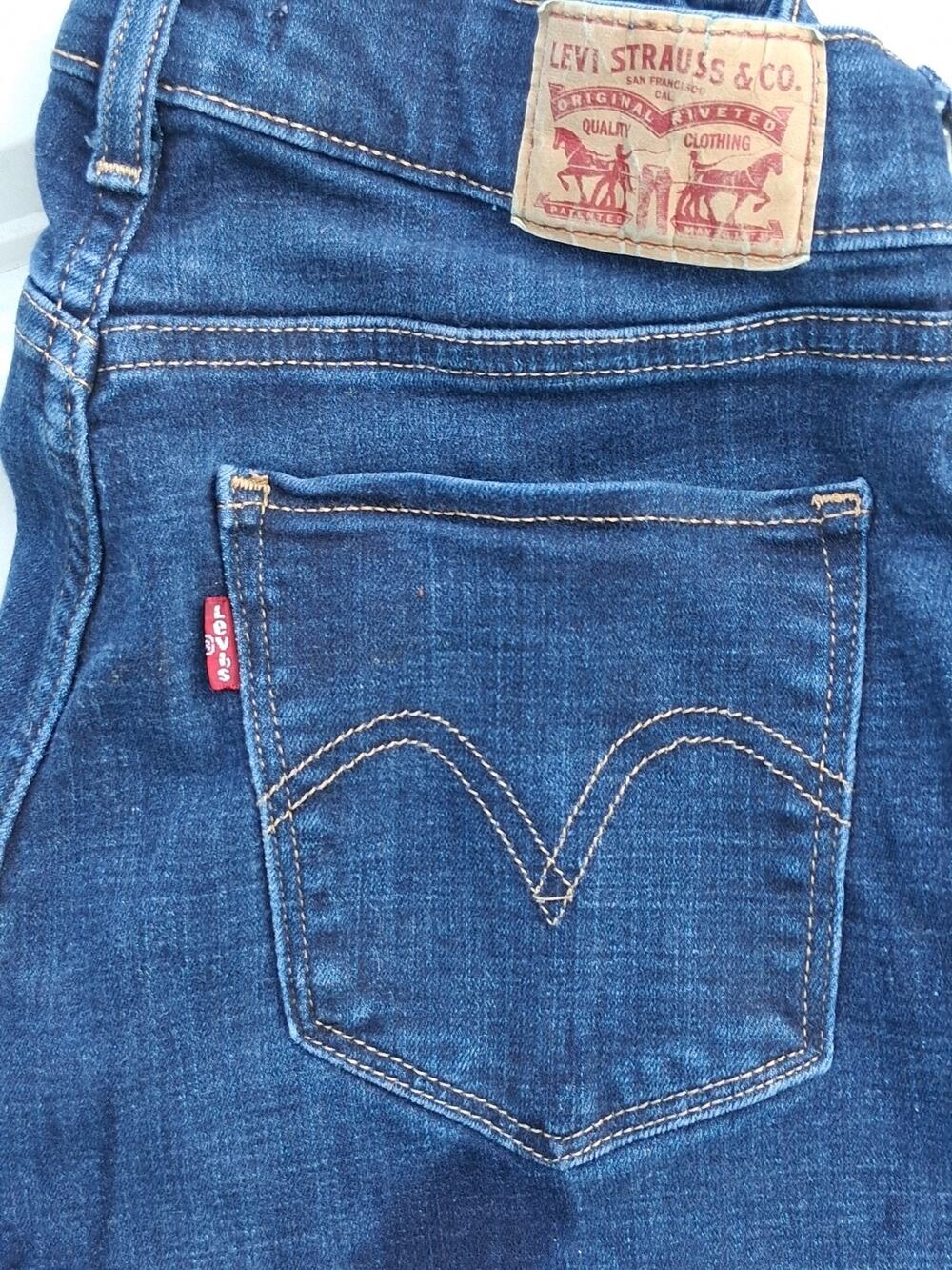 Levi's Women's Size 6 Straight Leg Stretch Denim Jeans Blue Mid Rise Red label